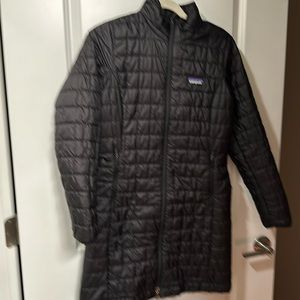 Like new long black Patagonia light puffer coat.  No rips tears stains. S small.